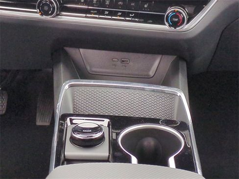 New 2026 Chevrolet Equinox LT image 18