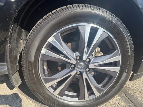Used 2017 Nissan Pathfinder Platinum w/ Cargo Package image 9