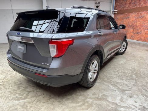 Certified 2022 Ford Explorer XLT image 5