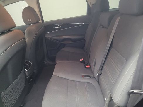 Used 2020 Kia Sorento S image 18