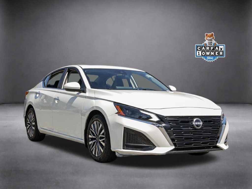 Used 2023 Nissan Altima 2.5 SV w/ SV Premium Package FWD image 2