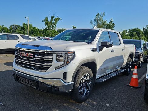 Used 2024 GMC Sierra 1500 SLT w/ SLT Premium Plus Package AWD/4WD image 4