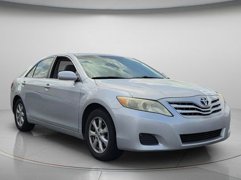 Used 2011 Toyota Camry LE w/ LE Extra-Value Pkg image 4