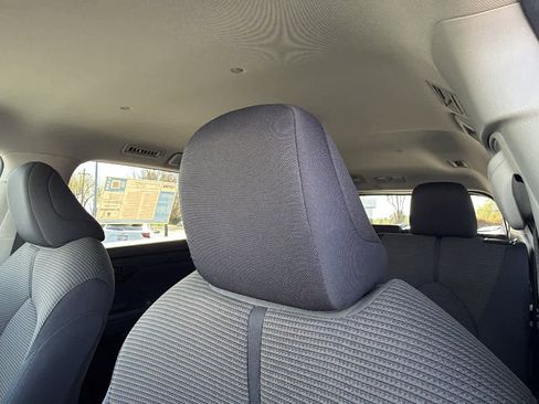 Used 2024 Toyota Highlander LE image 11