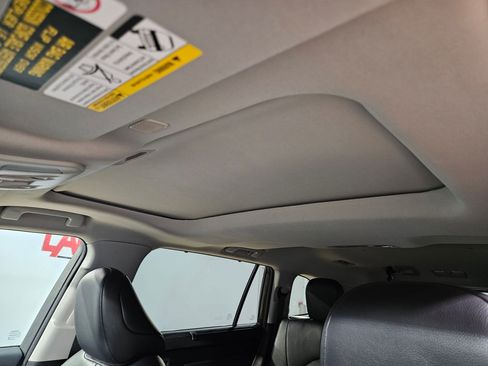 Used 2024 Toyota Highlander XLE image 25