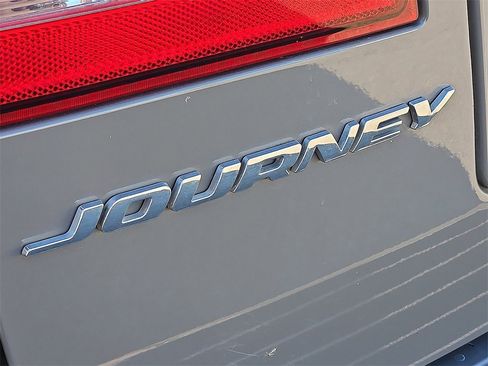 Used 2020 Dodge Journey SE w/ SE Popular Equipment Group image 12