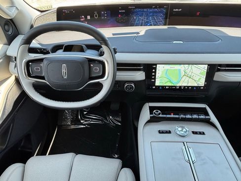 New 2026 Lincoln Navigator Reserve AWD/4WD image 5