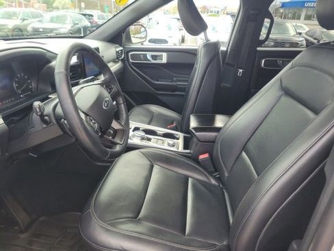 Used 2020 Ford Explorer XLT w/ Equipment Group 202A AWD/4WD image 15