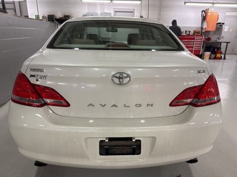 Used 2006 Toyota Avalon XLS image 8