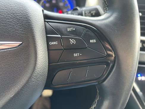 Used 2018 Chrysler Pacifica Touring-L w/ Premium Audio Group image 17