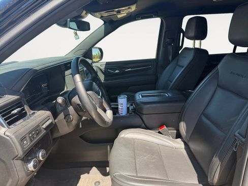 Used 2024 GMC Yukon XL Denali RWD image 9