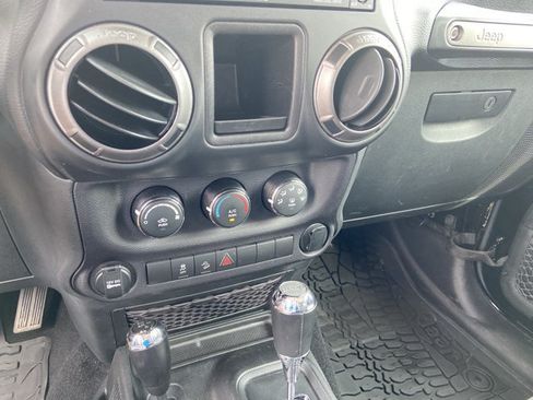 Used 2018 Jeep Wrangler Unlimited Sport AWD/4WD image 43