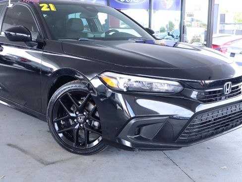 Used 2022 Honda Civic Sport image 2