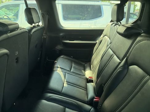 Certified 2024 Jeep Wagoneer L Series III w/ Flexible Seating Group AWD/4WD image 9
