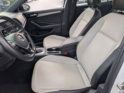 Used 2019 Volkswagen Jetta R-Line FWD image 11