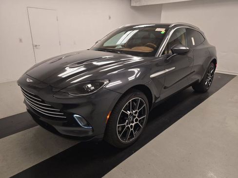 Used 2022 Aston Martin DBX image 2