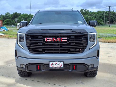 Used 2024 GMC Sierra 1500 AT4 w/ Technology Package AWD/4WD image 4