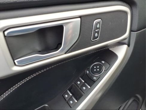 Used 2022 Ford Explorer XLT w/ Equipment Group 202A image 15