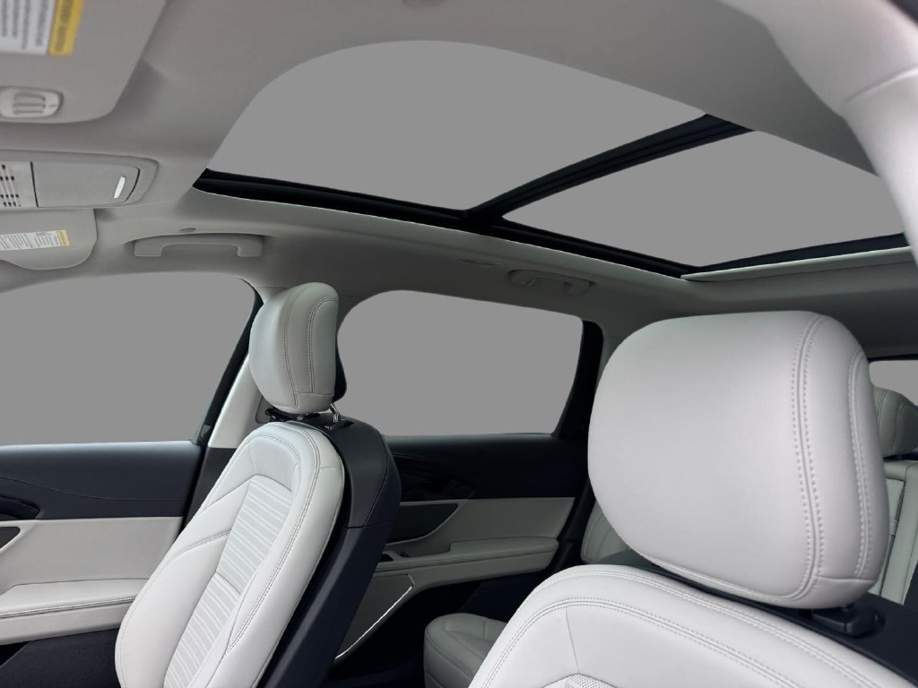 New 2026 Lincoln Nautilus Reserve AWD/4WD image 18