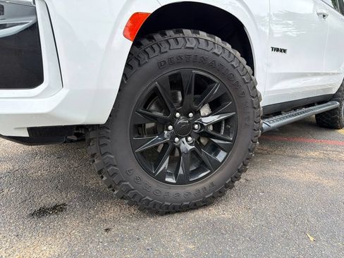 Used 2021 Chevrolet Tahoe Z71 w/ Z71 Off-Road Package AWD/4WD image 2