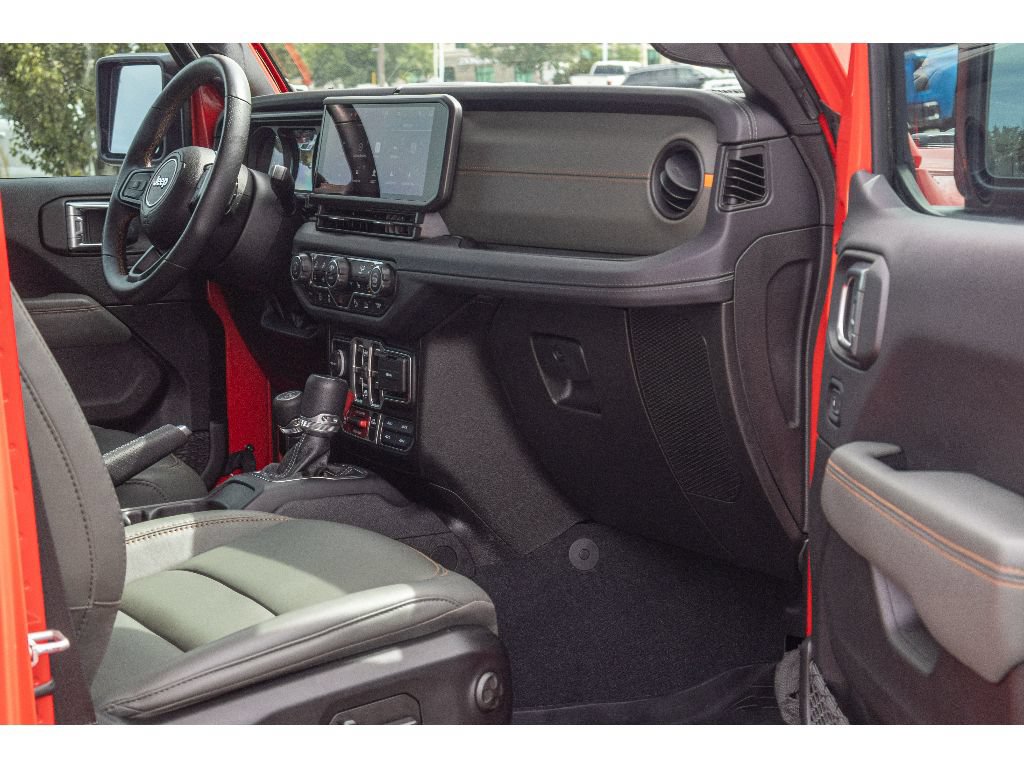 Used 2024 Jeep Gladiator Mojave AWD/4WD image 10