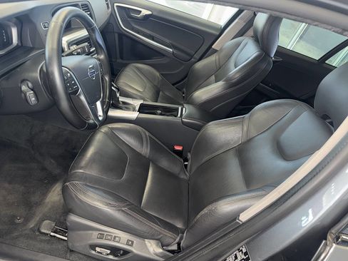Used 2018 Volvo V60 T5 Cross Country Platinum image 27
