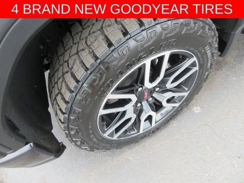 Certified 2022 GMC Sierra 1500 AT4 w/ AT4 Preferred Package AWD/4WD image 4