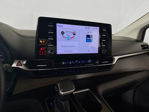 Certified 2022 Toyota Sienna XLE FWD image 16