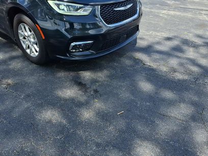 Used 2024 Chrysler Pacifica Touring-L