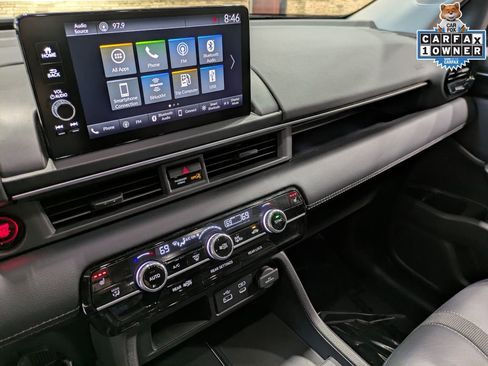 Used 2025 Honda Pilot EX-L image 10