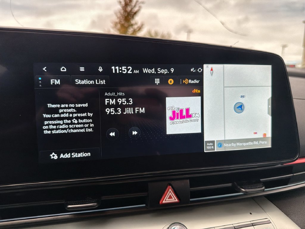 Used 2025 Hyundai Elantra Limited FWD image 23