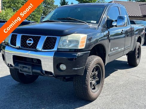 Used 2005 Nissan Titan LE w/ (U01) Nissan Navigation Pkg AWD/4WD image 3