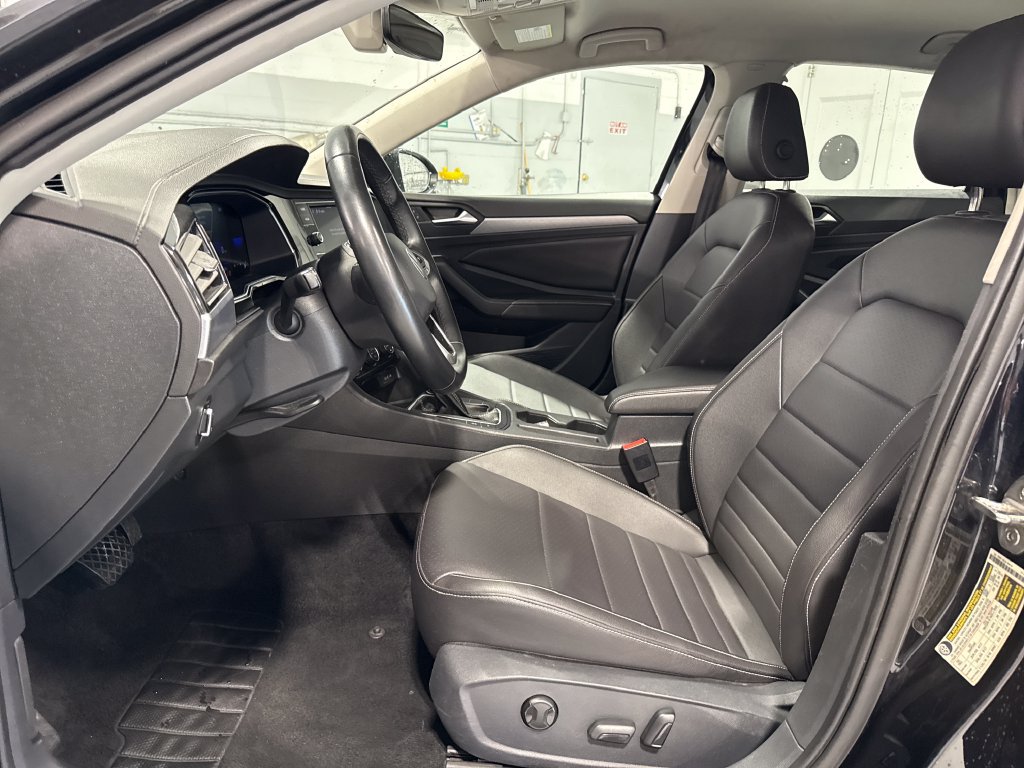 Used 2024 Volkswagen Jetta SE FWD image 25