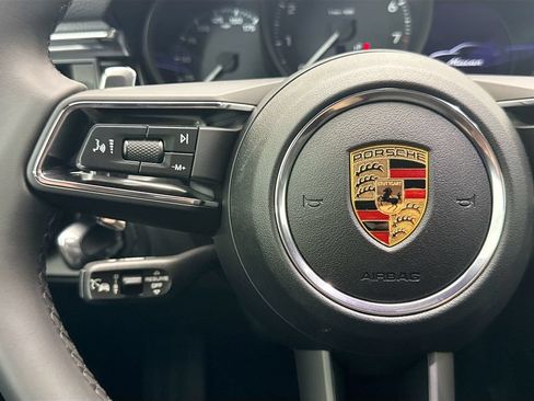 Certified 2026 Porsche Macan AWD/4WD image 14