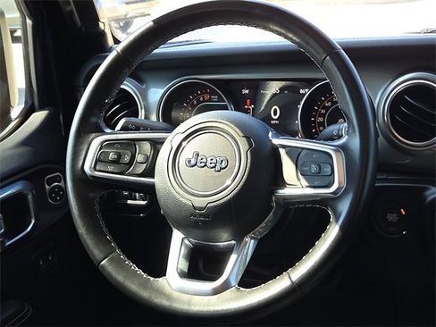 Used 2022 Jeep Gladiator Overland image 12