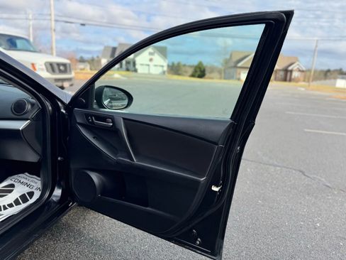 Used 2013 MAZDA MAZDA3 i Touring image 15