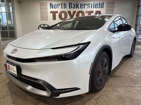 Certified 2025 Toyota Prius Plug-In Hybrid image 6