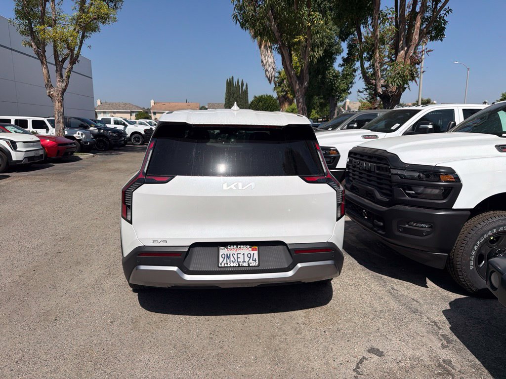 Used 2024 Kia EV9 Light Long Range RWD image 5