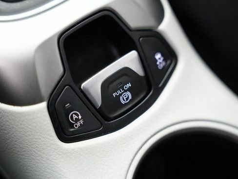 Used 2018 Jeep Compass Latitude image 25