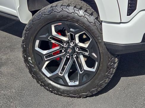Certified 2024 GMC Sierra 1500 AT4 w/ Technology Package AWD/4WD image 35