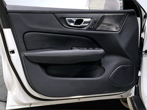 Certified 2024 Volvo V60 B5 Cross Country Ultimate w/ Protection Package Premier image 24