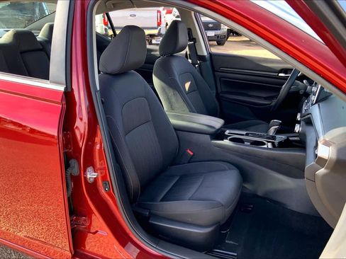 Used 2024 Nissan Altima 2.5 SV image 9