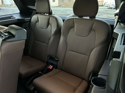 Certified 2024 Volvo XC90 B5 Plus w/ Protection Package Premier image 24