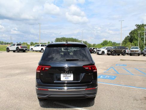 Used 2022 Volkswagen Tiguan SE AWD/4WD image 7