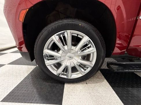 Used 2021 Chevrolet Suburban High Country w/ Premium Package AWD/4WD image 12