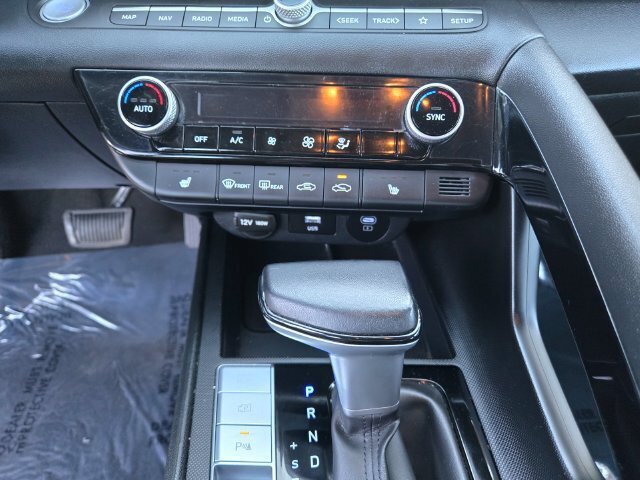 Used 2024 Hyundai Elantra Limited FWD image 17