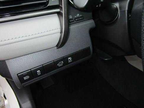 Used 2022 Toyota Camry LE image 20