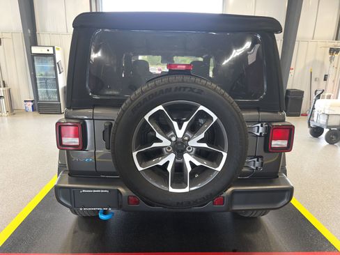 Used 2024 Jeep Wrangler Sport S image 7