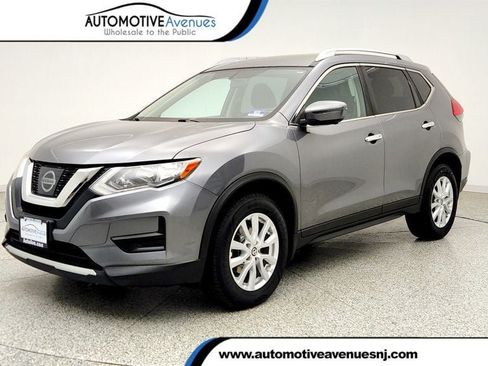 Used 2017 Nissan Rogue SV w/ SV Premium Package AWD/4WD image 1