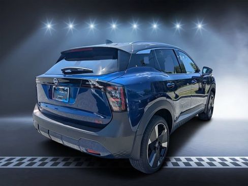 Used 2025 Nissan Kicks SR FWD image 2